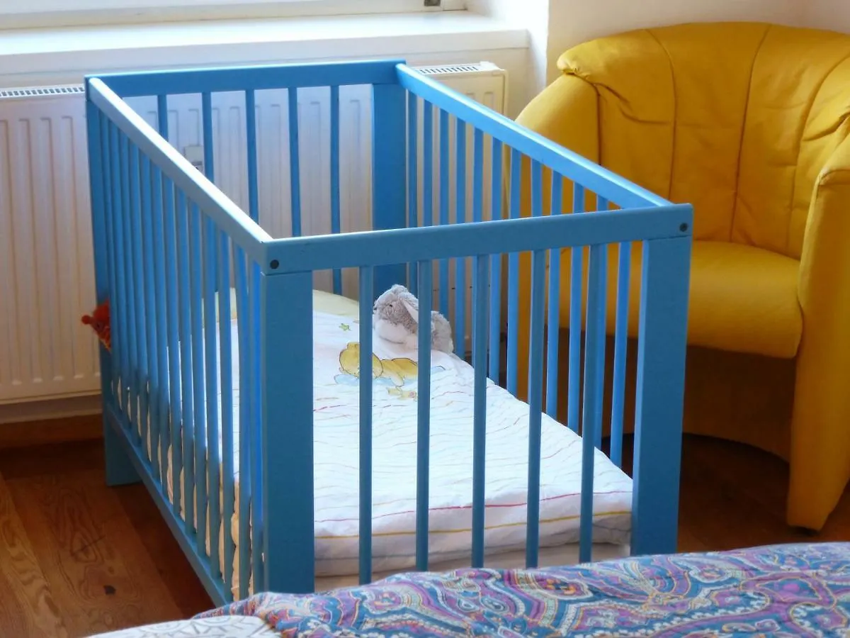 Lovely, Central Apartment With Balcony Инсбрук