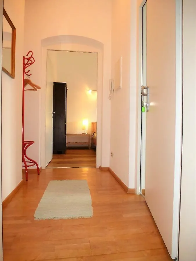 Lovely, Central Apartment With Balcony Innsbruck